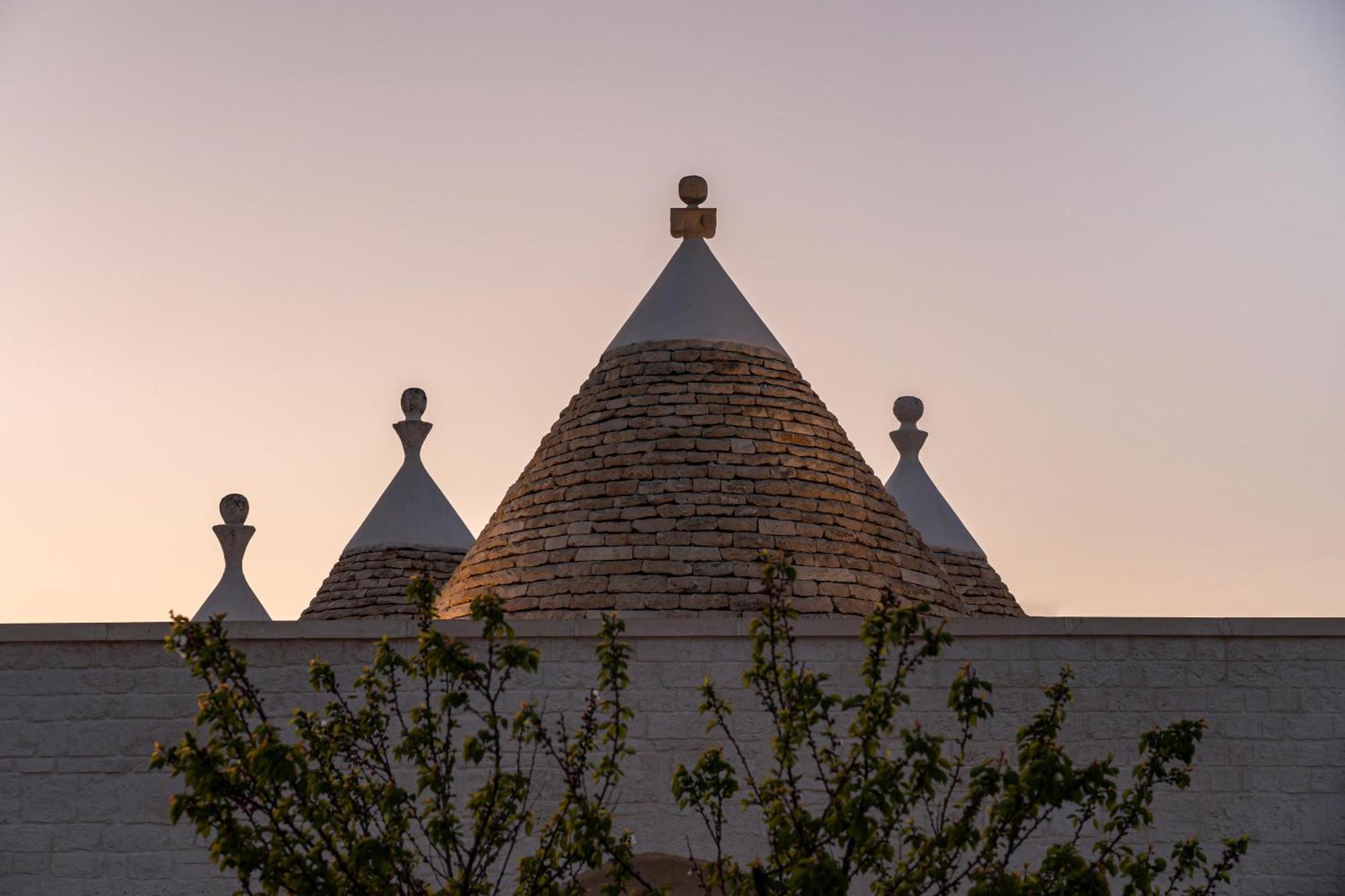 Trullo Jale - Boutique Apartments Остуни Екстериор снимка