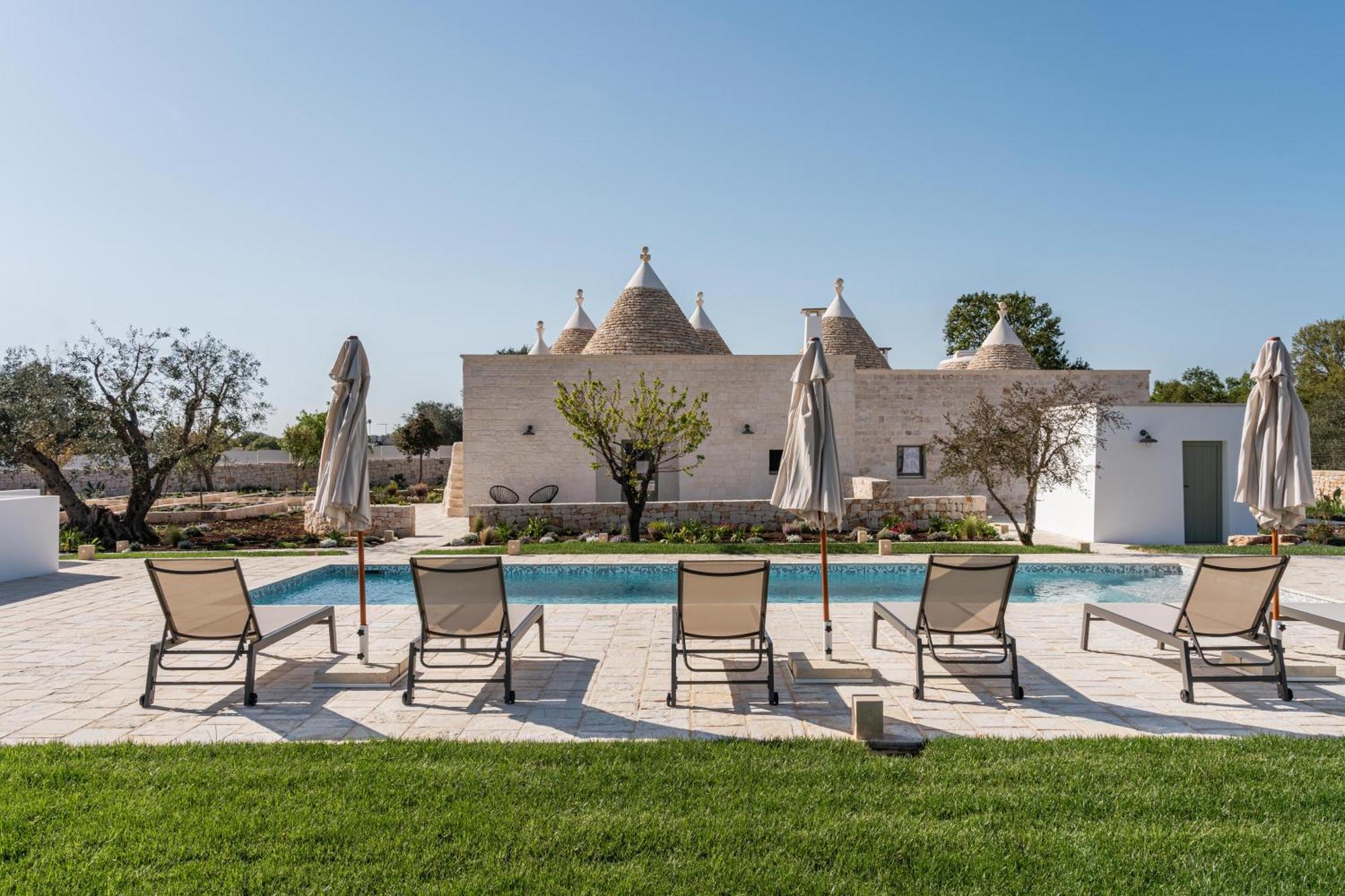 Trullo Jale - Boutique Apartments Остуни Екстериор снимка