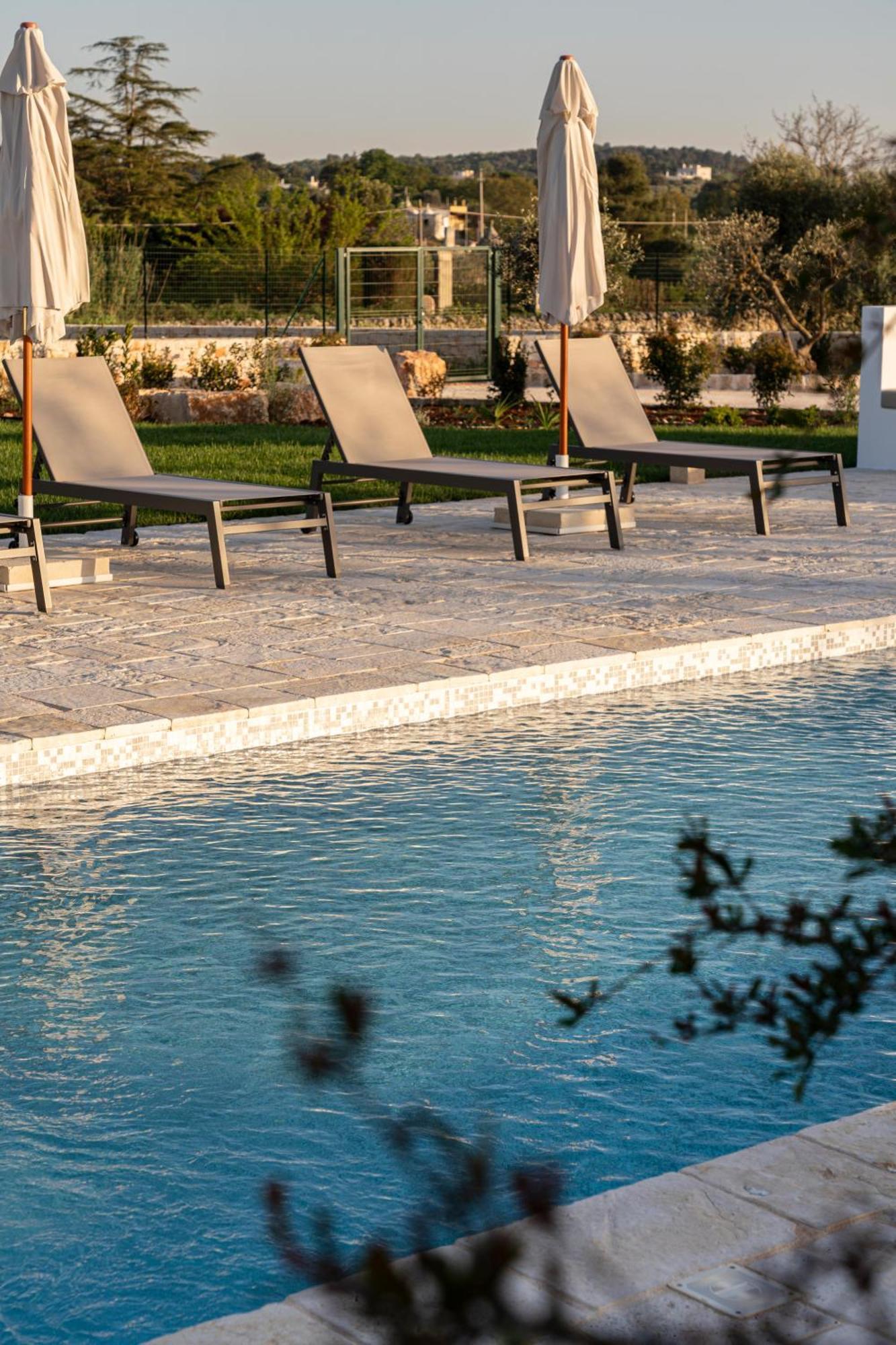 Trullo Jale - Boutique Apartments Остуни Екстериор снимка