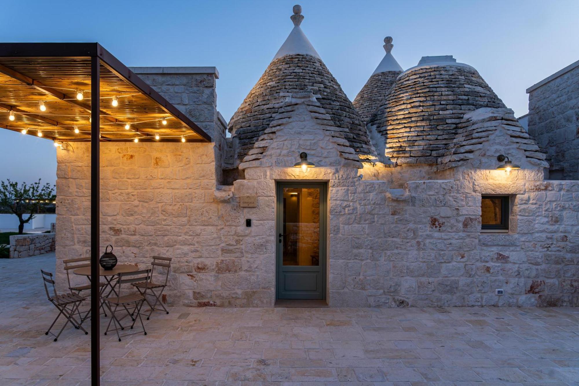 Trullo Jale - Boutique Apartments Остуни Екстериор снимка