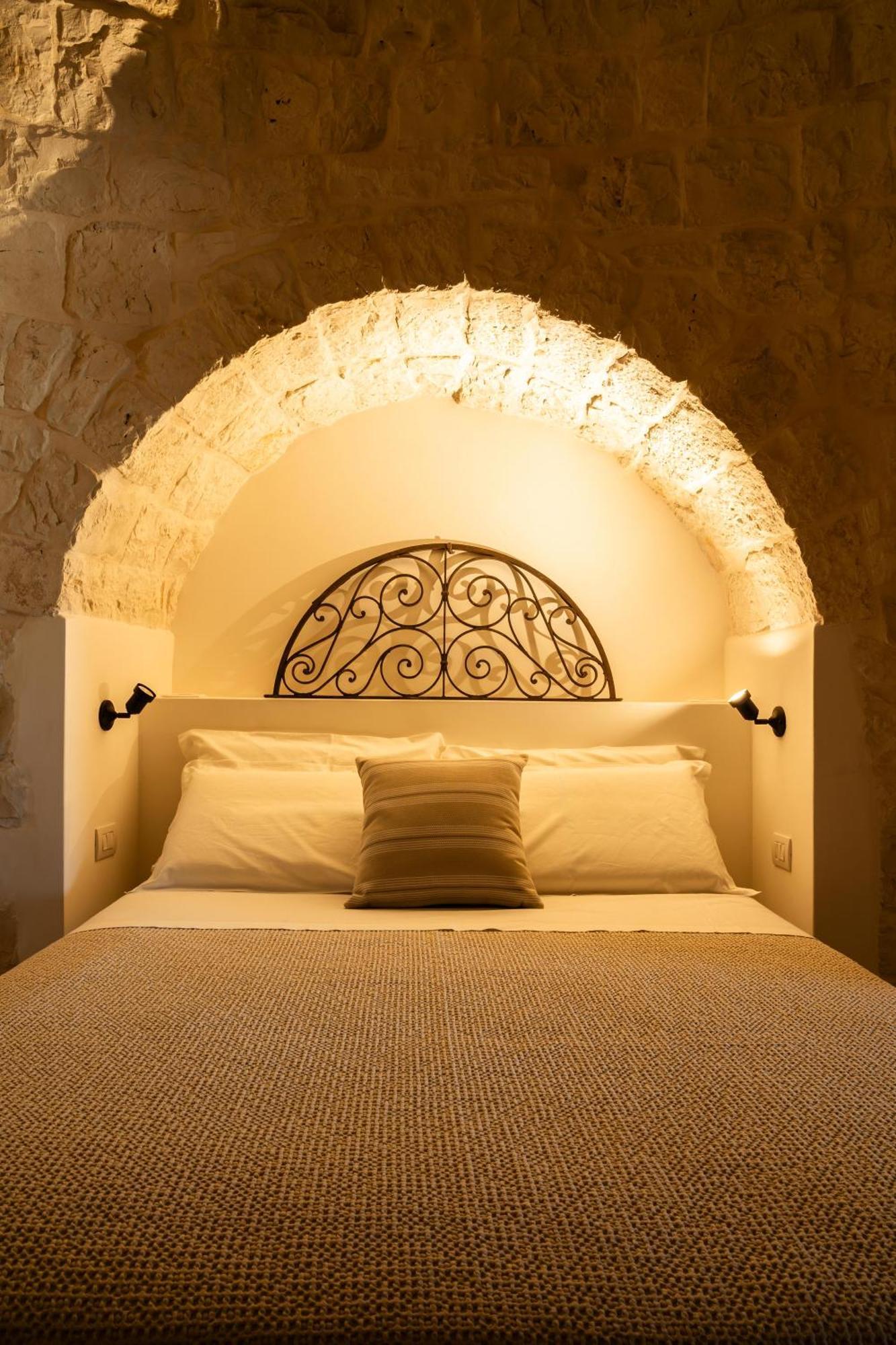 Trullo Jale - Boutique Apartments Остуни Екстериор снимка