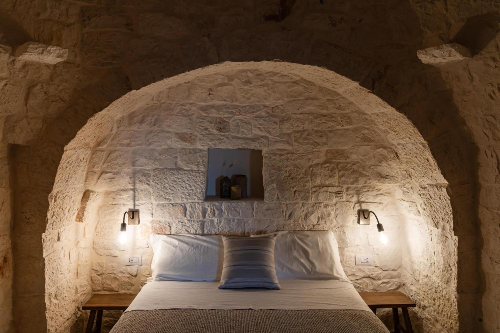 Trullo Jale - Boutique Apartments Остуни Екстериор снимка