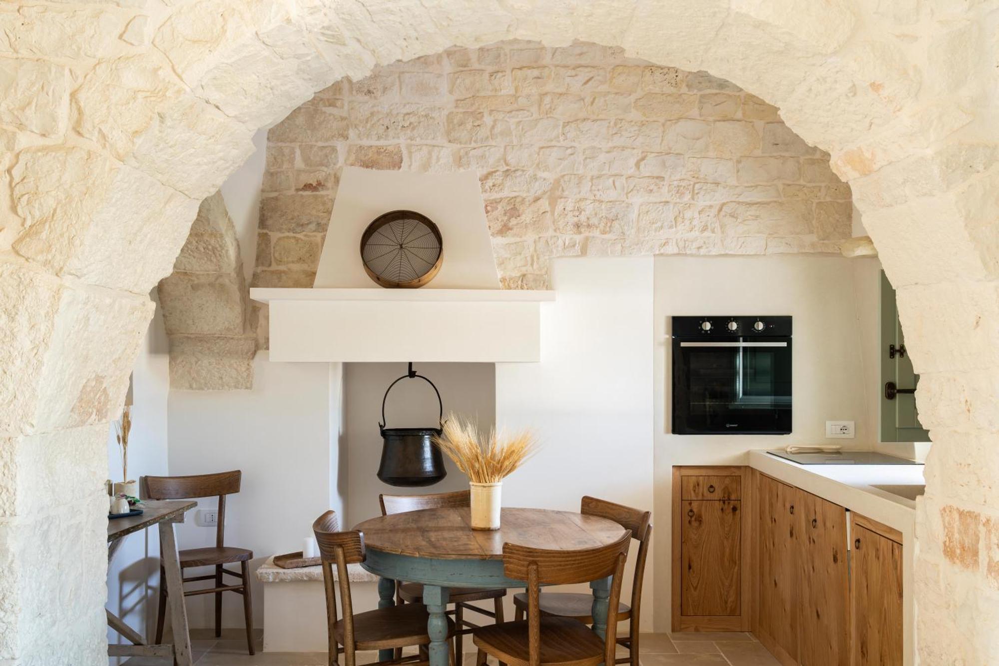Trullo Jale - Boutique Apartments Остуни Екстериор снимка