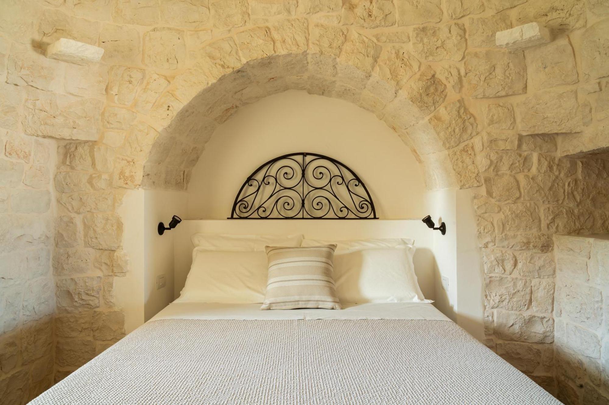 Trullo Jale - Boutique Apartments Остуни Стая снимка