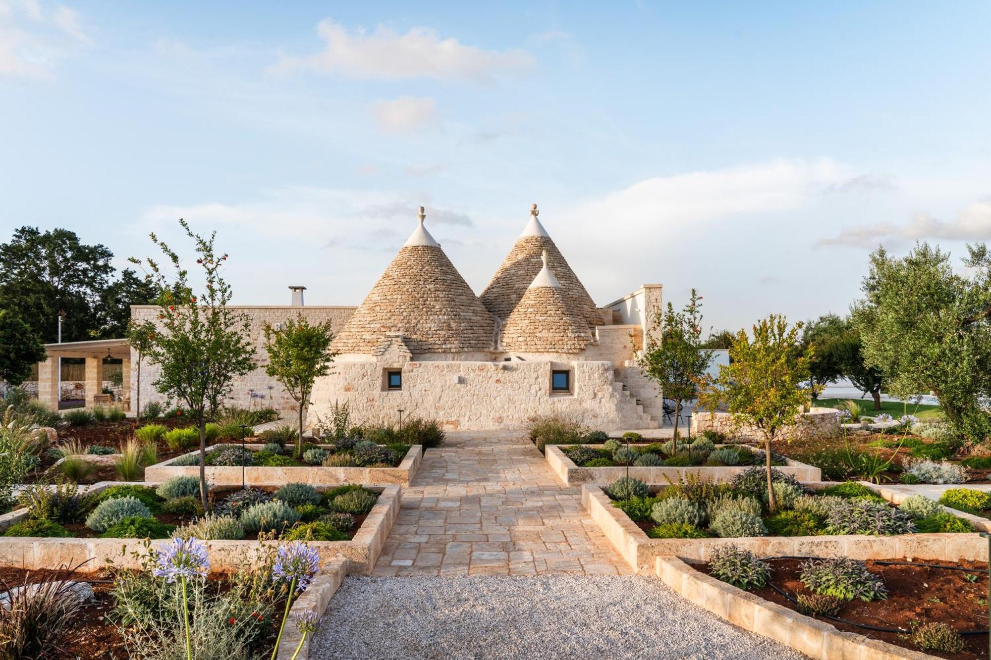 Trullo Jale - Boutique Apartments Остуни Екстериор снимка