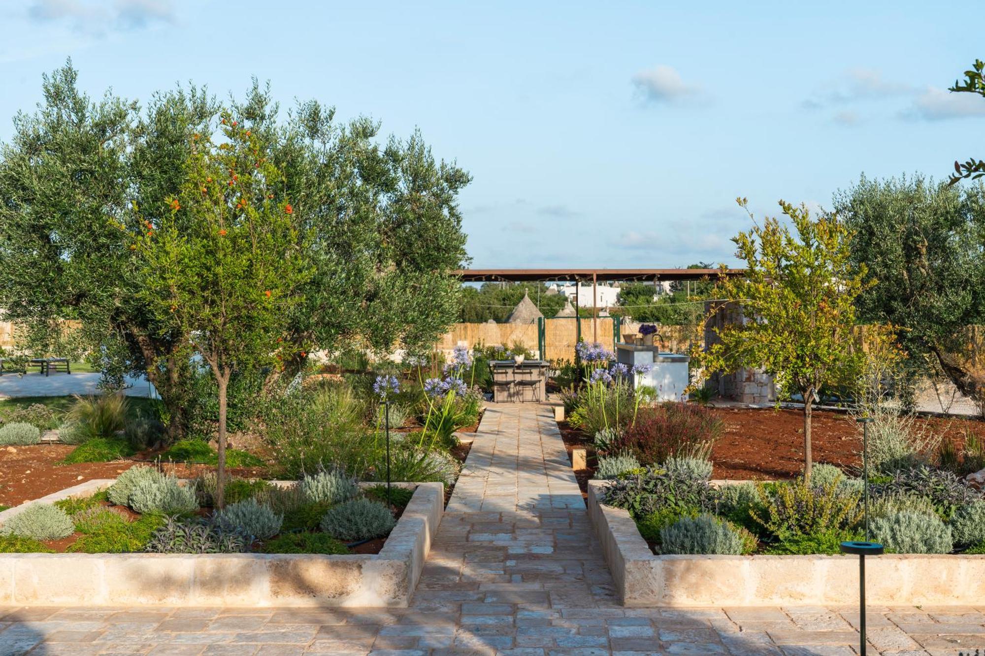 Trullo Jale - Boutique Apartments Остуни Екстериор снимка