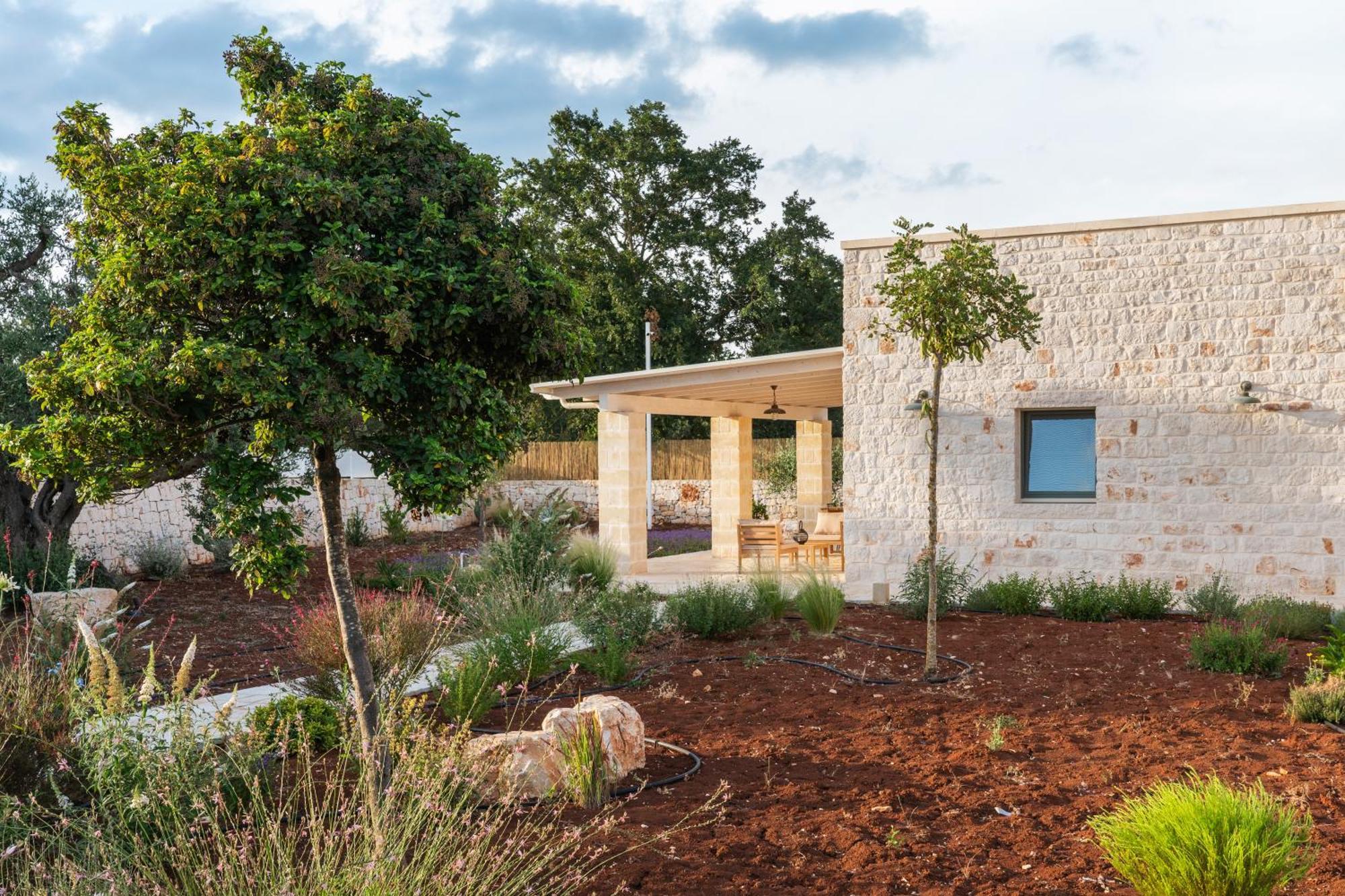 Trullo Jale - Boutique Apartments Остуни Екстериор снимка